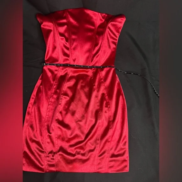 Superdown Strapless Scarlet Dress - Picture 3 of 5